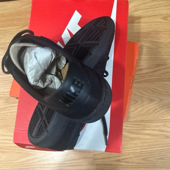 Men’s size 10 Nike tennis ultra flyknit - new w/box triple black - ultra rare! - Picture 5 of 9